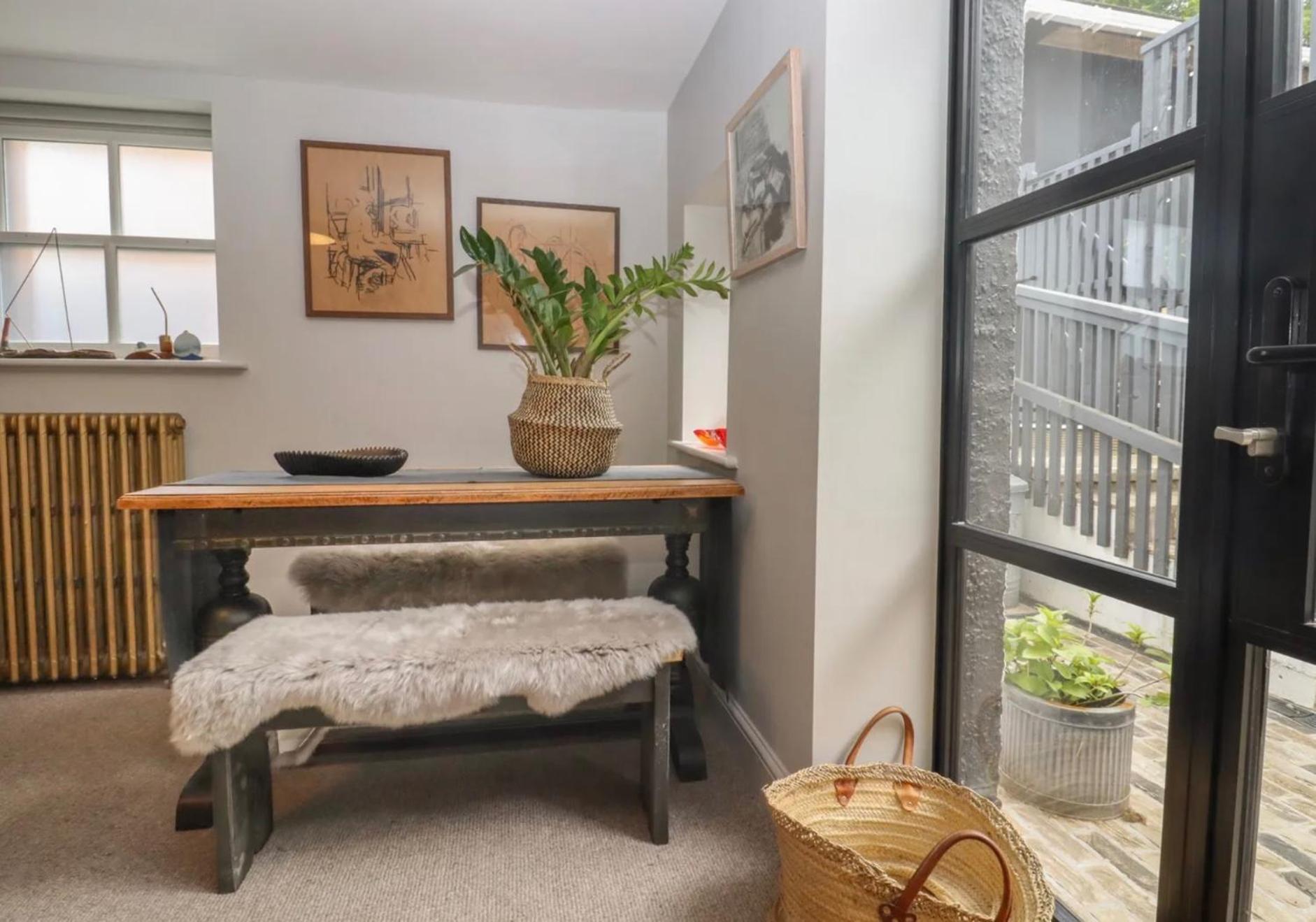 Artists Hideaway Apartment Battle Ngoại thất bức ảnh